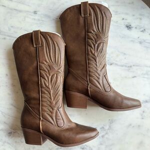 Cowboy boots 6.5 👢 cute cafe latte color 🤎 brand new, never worn